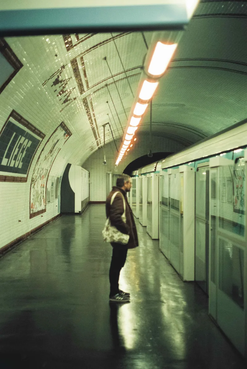 Unknown man waiting for the Metro shot on Cinestill 400D with a Leica M6 TTL 0.85, developed at GrainyRoll, by 400grains