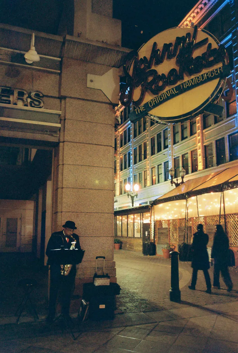 The man outside my apartment who always plays sax shot on Kodak Portra 800 with a Olympus OM-1N, developed at Foto Express, by Yashraj