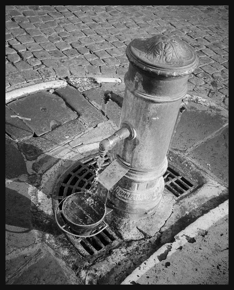 Water fountain shot on Ilford HP5 Plus 400 with a Olympus XA, developed at Baltijas Foto Serviss (BFSLV), by Matīss Miezis