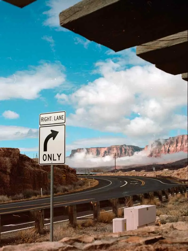 Road to Page, AZ shot on Kodak Portra 160 with a Mamiya 645 Pro, developed at Camtec Photo, by Julien Lp
