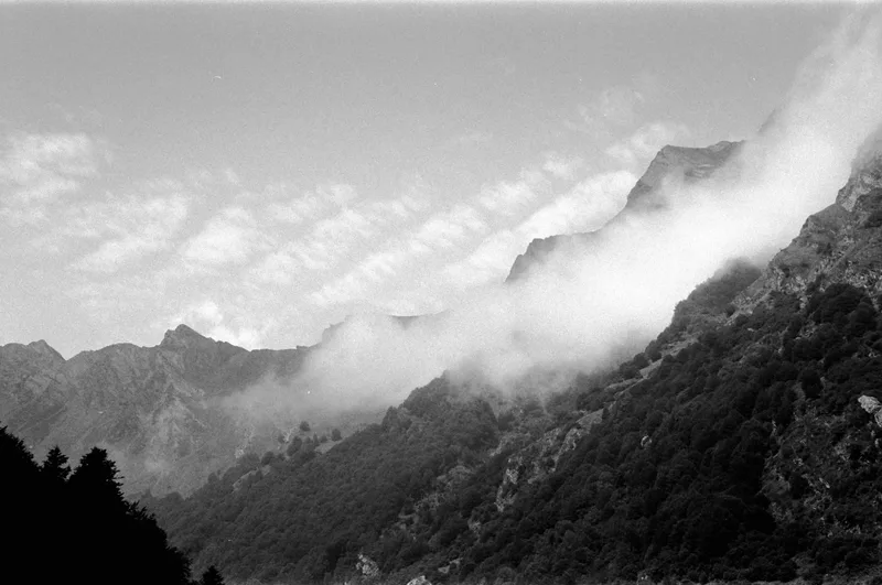 Clouds shot on Ilford HP5 Plus 400 with a Kodak Retina, developed at DevbyJannis, by Robster lobster