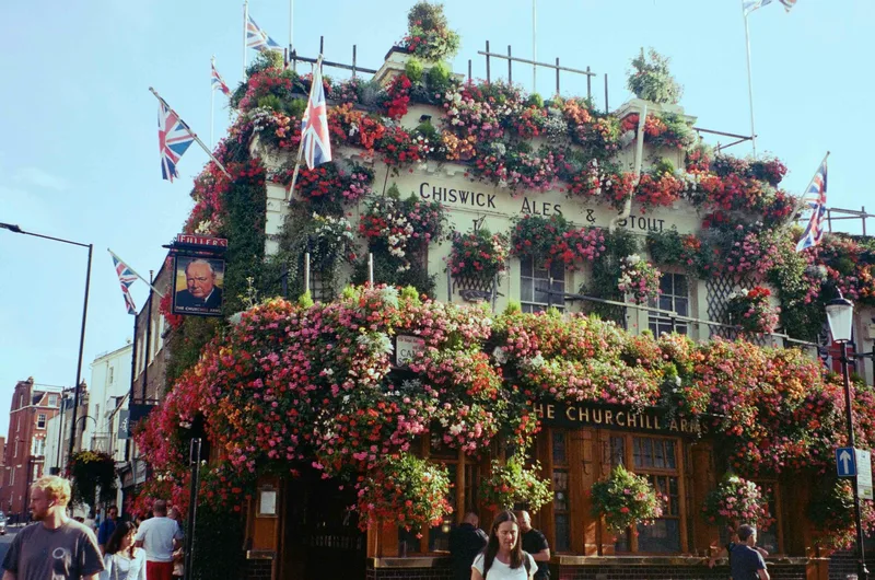 Summer days in London shot on Kodak Portra 400 with a Olympus Superzoom 105G, developed at Filmprocessing.co.uk, by Zarah