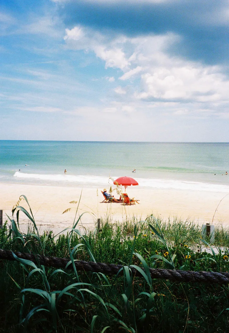 Film photo shot on Fujifilm 400 with a Olympus AZ-200SuperZoom, developed at Boutique Film Lab, by Gaby Salinas