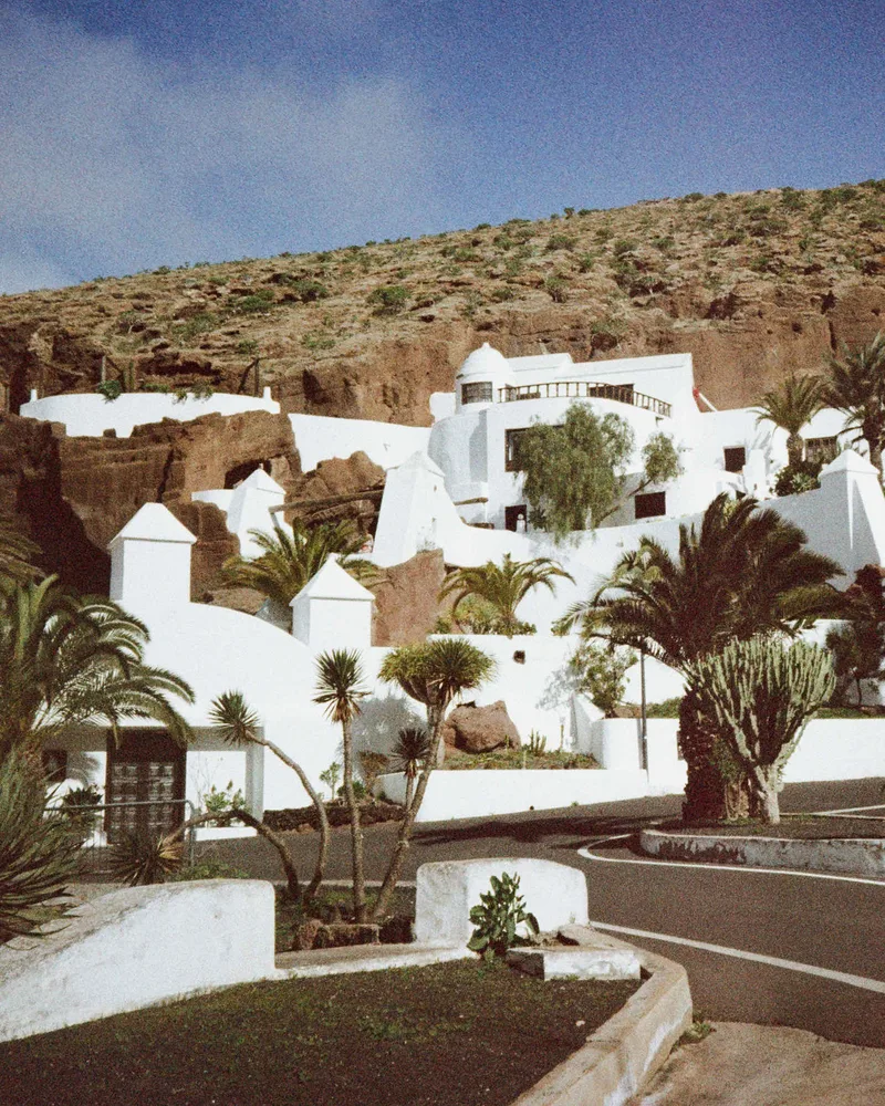 Film photo shot on Cinemot Porto 1987 with a Olympus AF-1 Super, developed at Foto Americaine, by Steph