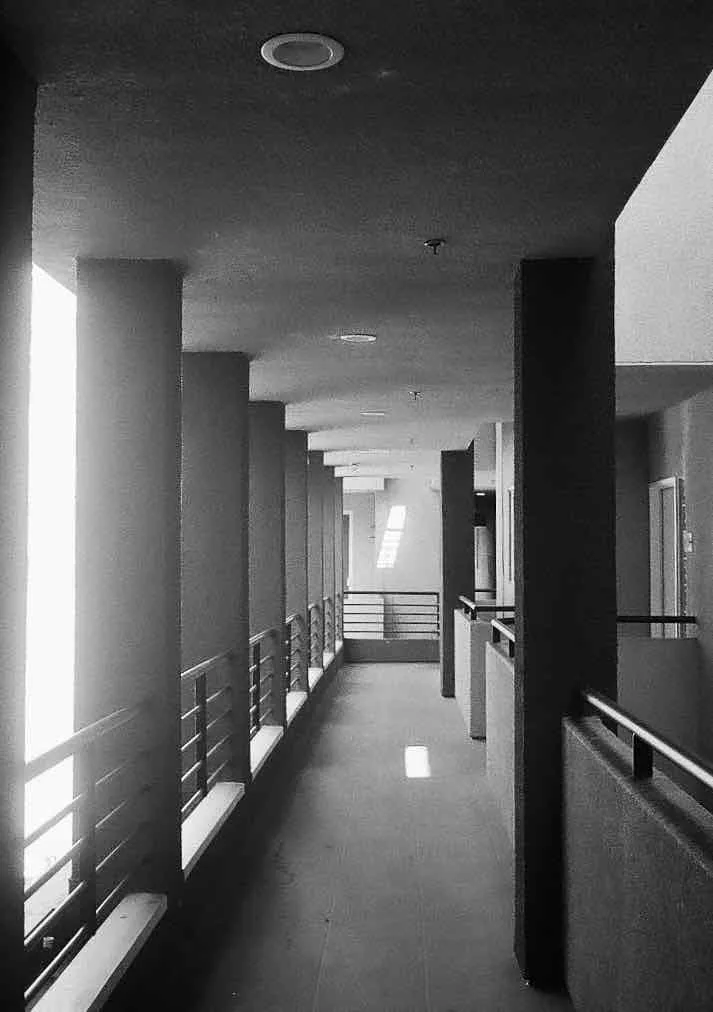 Film photo shot on Ilford HP5 Plus 400 with a Olympus Pen EE-3, by Joe