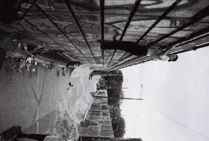 Newark alley shot on Ilford HP5 Plus 400 with a Praktica Super TL 1000, by Julio
