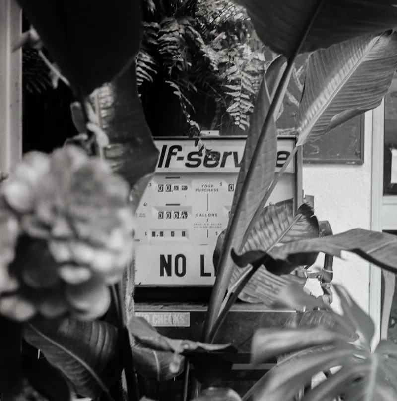 Old fuel pump shot on Kodak T-Max 400 with a Minolta Autocord, by Eran Horn