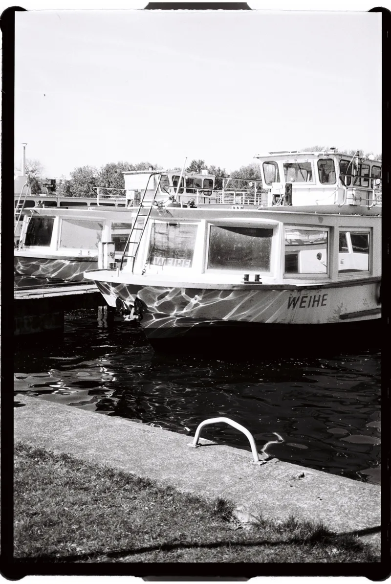 an der spree shot on Agfa APX 400 with a Minolta Riva Zoom 70W, developed at Cameradealer, by phine