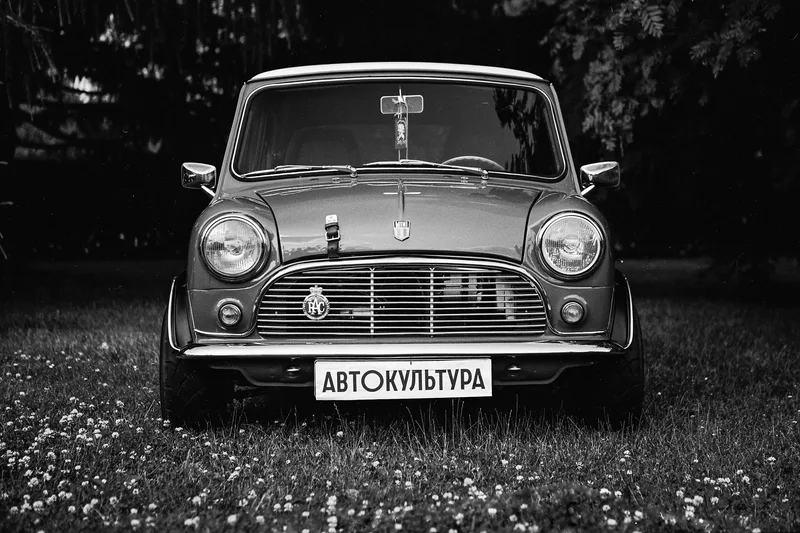 Mini shot on Fujifilm Neopan Acros 100 II with a Canon EOS 1 N, developed at Kontur, by Marliq
