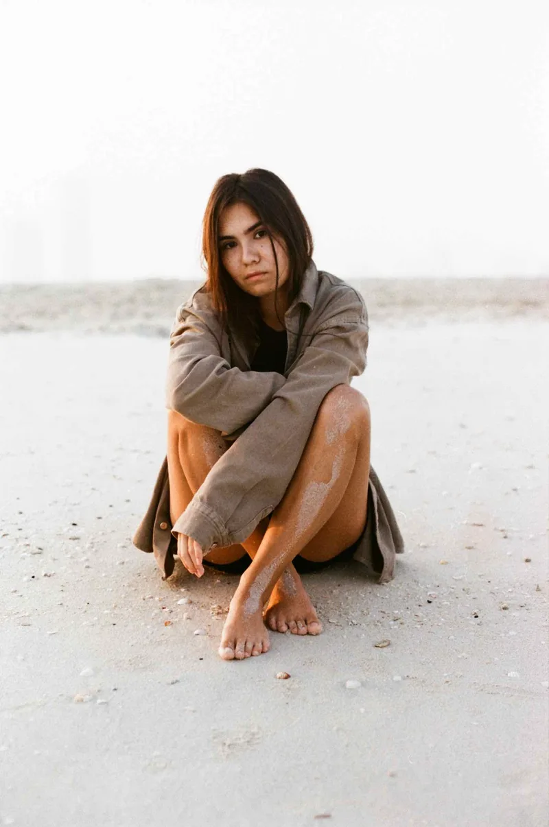 Elina shot on Fujifilm FujiColor C200 with a Canon EOS 3, developed at Analogtheroom, by Anna