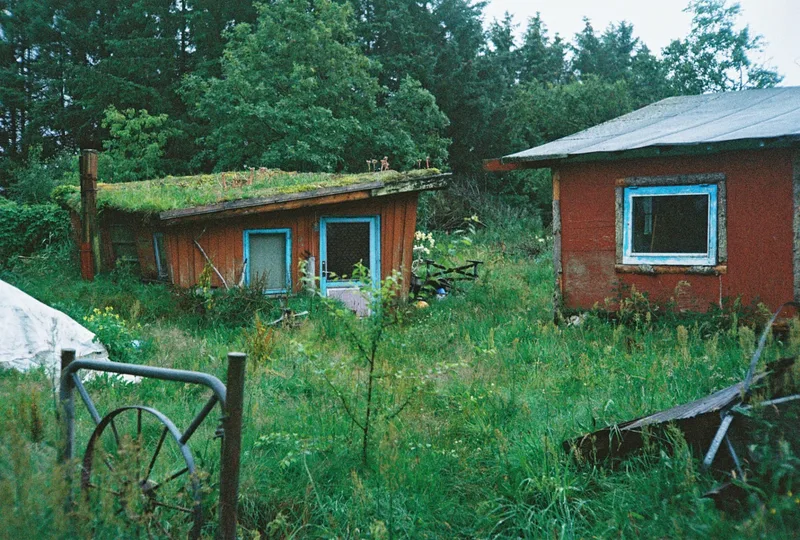 Commune shot on Fujifilm FujiColor C200 with a Canon 7, developed at Photocare, by Unluckyrolls