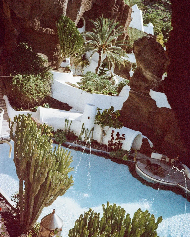 Film photo shot on Cinemot Porto 1987 with a Olympus AF-1 Super, developed at Foto Americaine, by Steph
