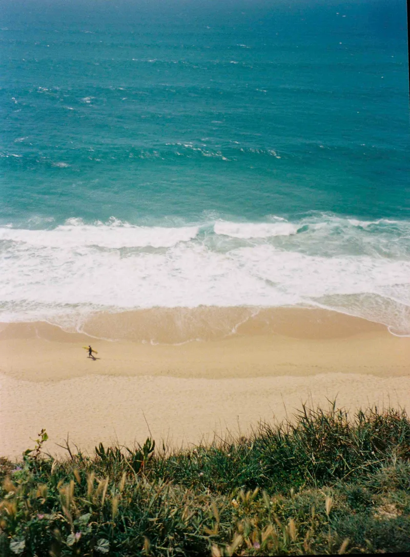 visti dall’alto - ericeira shot on Kodak Portra 400 with a Minolta Riva Zoom 70W, developed at Carmencita Lisboa, by Alberto Ghetti