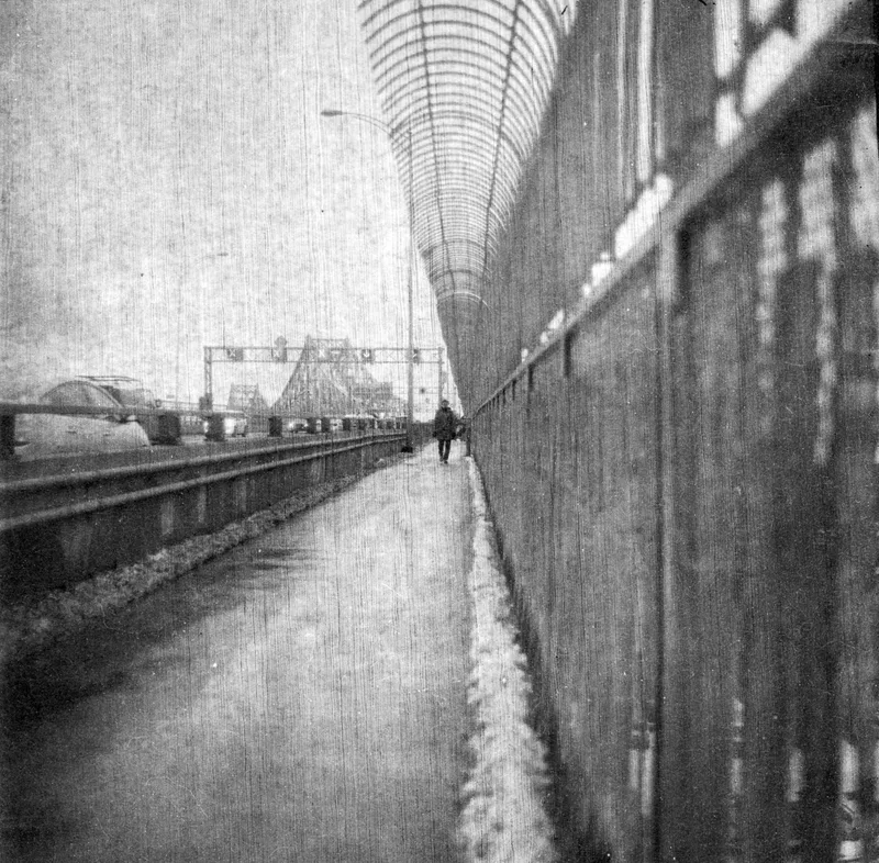 Pont Jacques Quartier shot on Film Washi Film Washi V with a Mamiya C330 Professional, developed at Home / Self-Developed, by Poussin des forêts