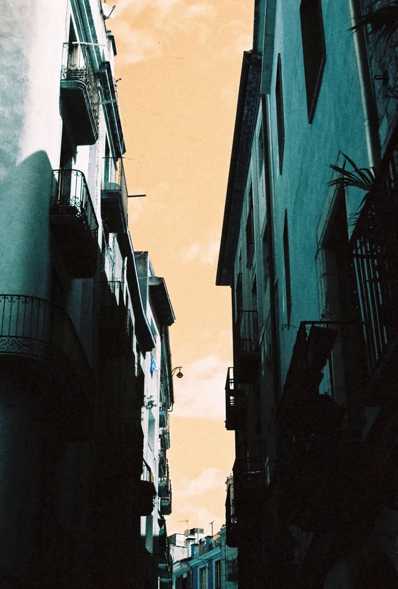 Orange is the new Gerone shot on Lomography LomoChrome Turquoise 100 with a Canon EOS 500N, developed at Photobleue St Gély du Fesc, by Edbz