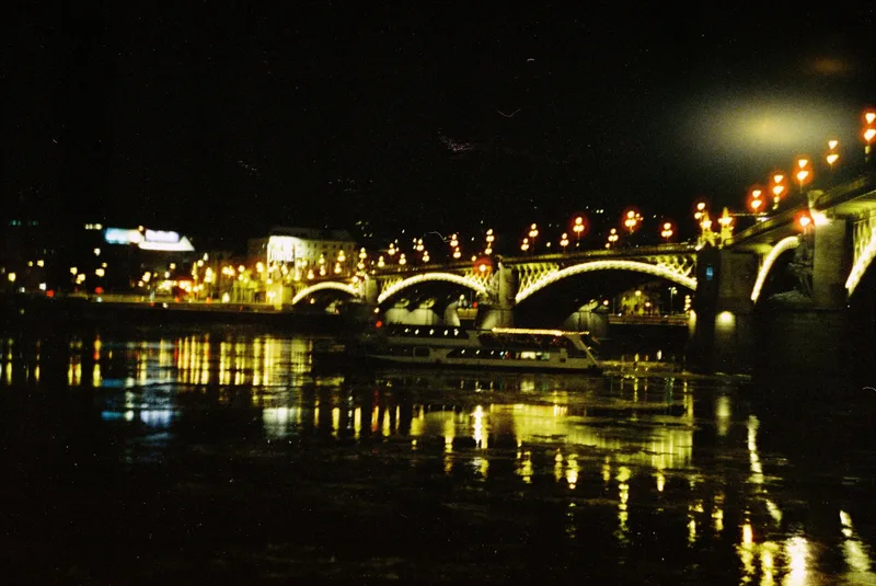 Sightseeing shot on Cinestill 800T with a Zenit ET, developed at F8 Camera Shop, by Dávid