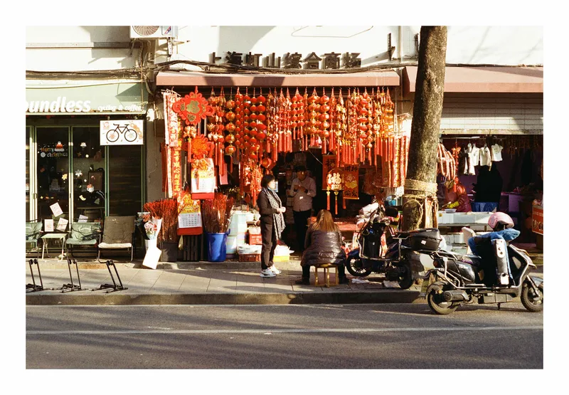 魔都 shot on Circa Lab Loretta 200 with a Minolta XD, developed at Circa Lab, by Verlichtend