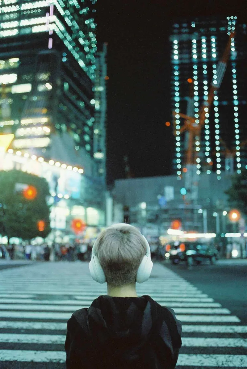 nighthawks shot on Reto Amber T800 with a Nikon F3, developed at Champ Camera , by kansk