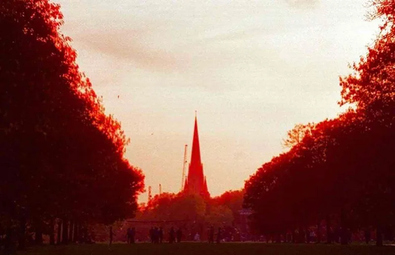 Kensington garden at dawn shot on FilmNeverDie Sora 200 with a Canon F-1n, developed at Mr Cad, by Matt Chang