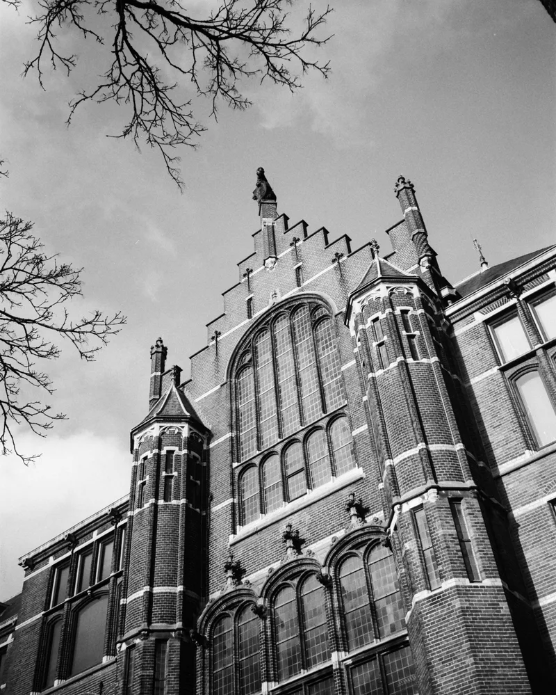 Film photo shot on Ilford PanF Plus 50 with a Olympus AF-1 Super, developed at Foto Americaine, by Steph