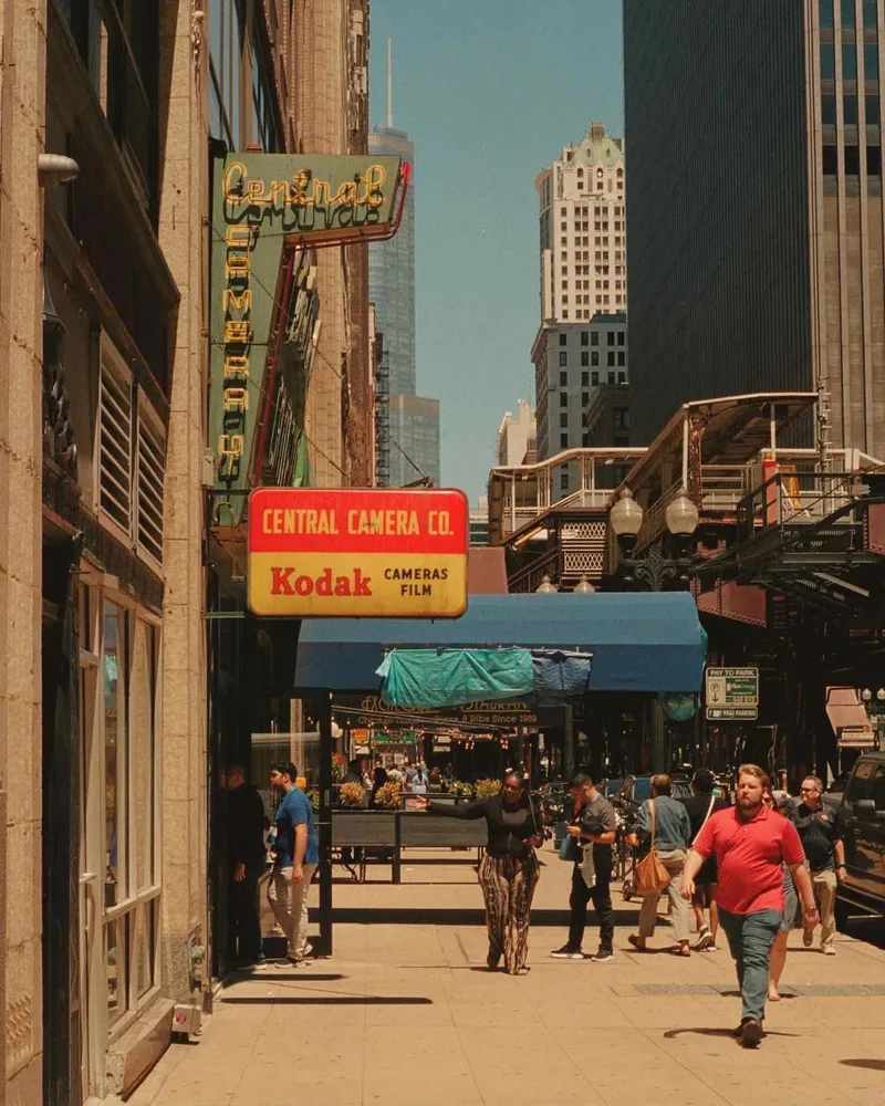 Chicago was good to me. shot on Kodak Gold 200 with a Pentax K1000, developed at Gelatin Labs, by Frank