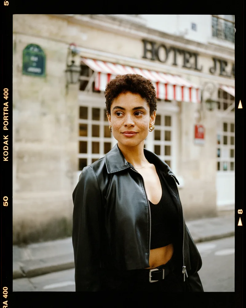 Rachel shot on Kodak Portra 400 with a Mamiya 7II, developed at viertel vor 8, by kayserlich