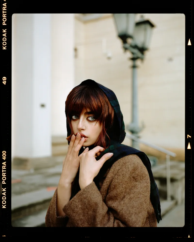 Suzy shot on Kodak Portra 400 with a Plaubel Makina 67, developed at viertel vor 8, by kayserlich