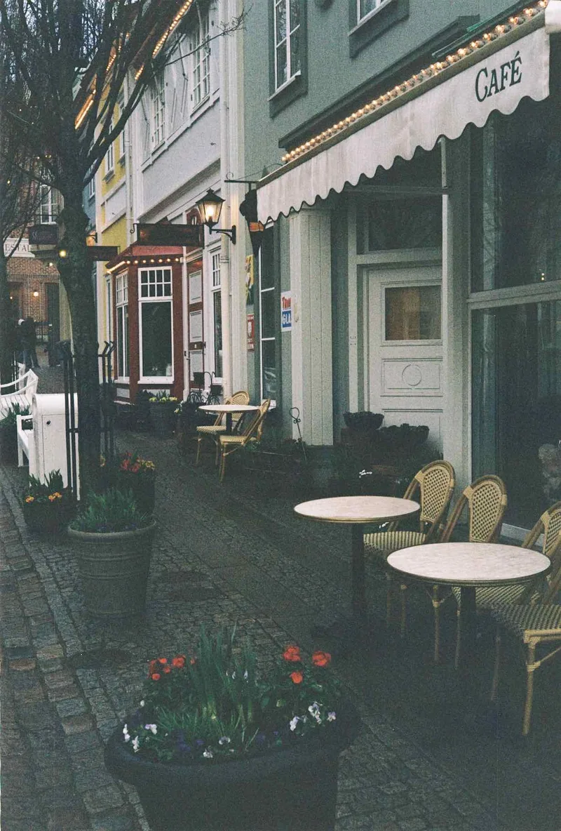 Liseberg shot on Kodak Gold 200 with a Canon Canonet QL19, by Tobias