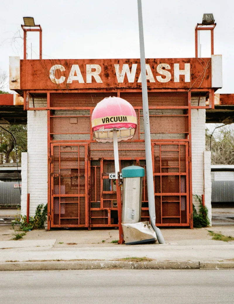 A Deep Cleaning shot on Kodak Gold 200 with a Voigtländer Bessa R, developed at The DarkRoom, by Jeff E. Brown