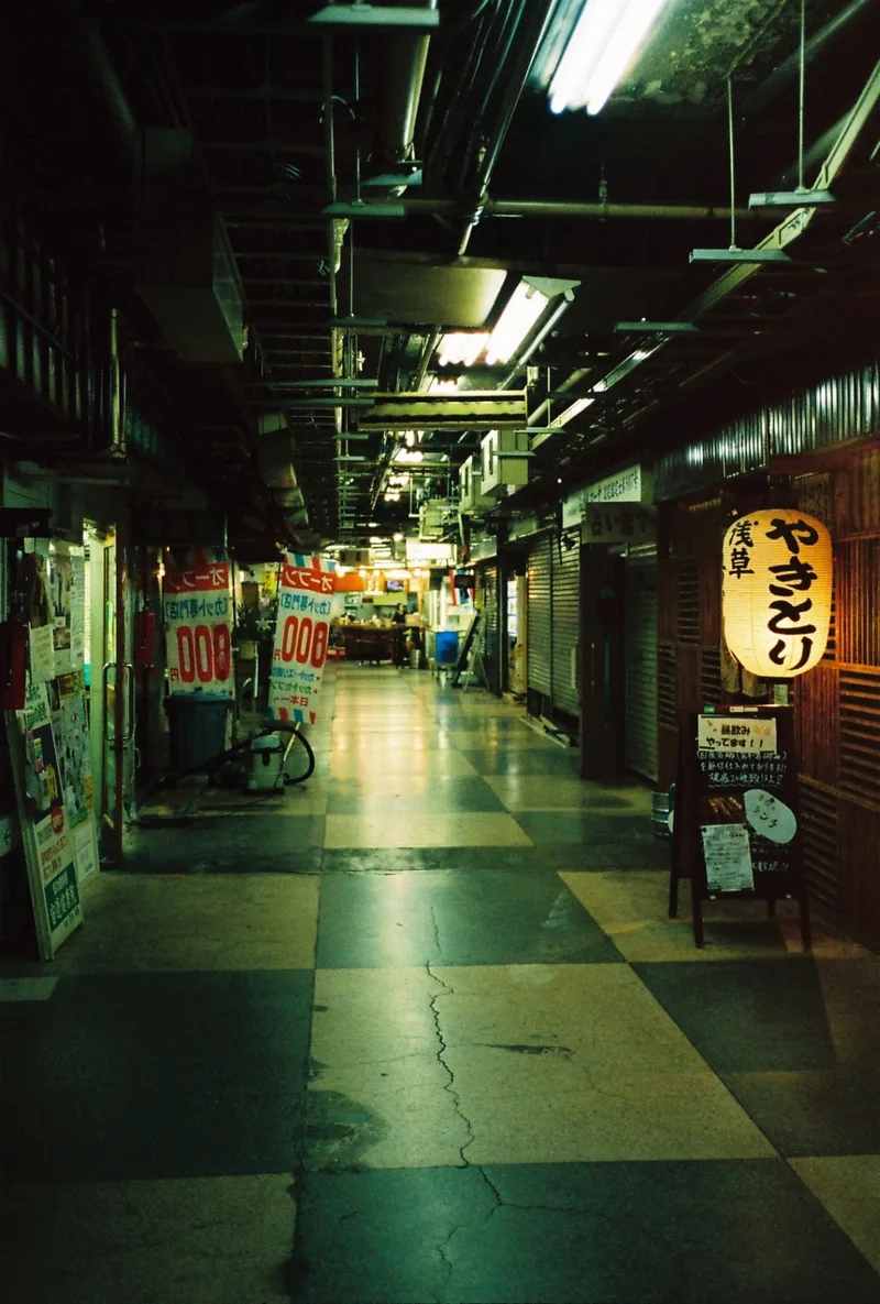 Asakusa underground shot on Kodak Portra 800 with a Pentax ME Super, developed at Laboratoire Photon, by Silence ça pousse