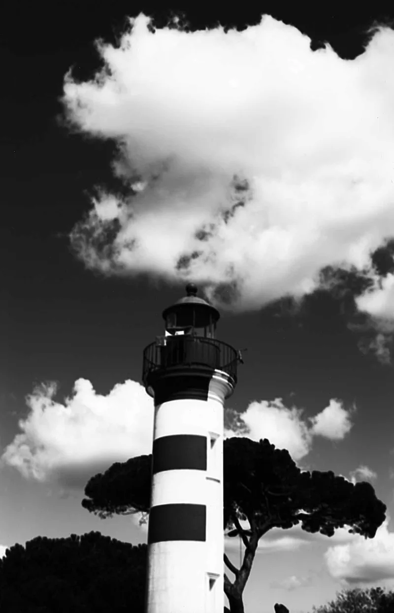 Le Phare shot on Film Washi Film Washi S with a Pentax Spotmatic SP, by Cyril b.