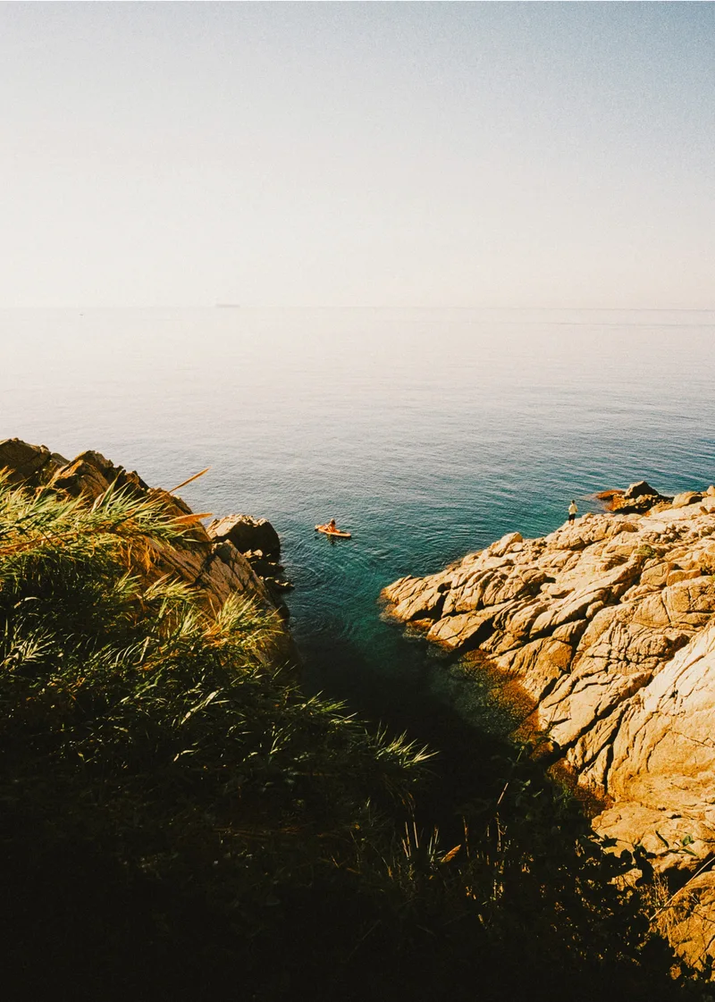 Film photo shot on Kodak ColorPlus 200 with a Leica M6, developed at Carmencita, by Jordi Sales
