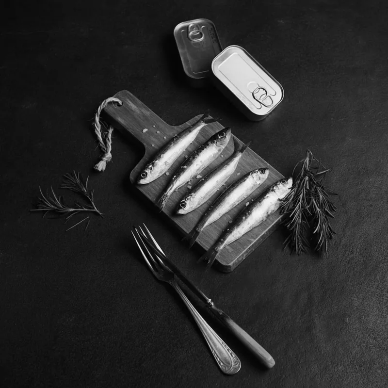 Les sardines… shot on Ilford PanF Plus 50 with a Hasselblad 500CM, developed at Home / Self-Developed, by Cyril b.