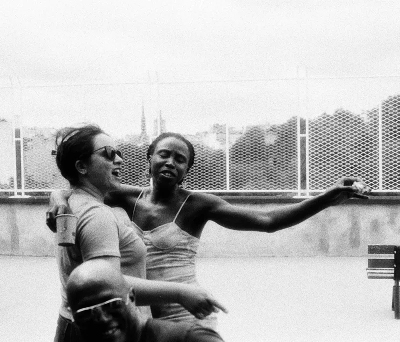 danse shot on Film Washi Film Washi Z with a Chinon CM-5, developed at Négatif+, by Louison