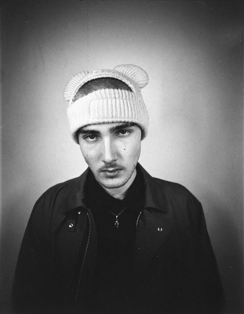Derniers de la classe, 1/6 shot on Foma Fomapan 100 Classic with a Mamiya RB67, developed at La Spire, by Emile Lecomte