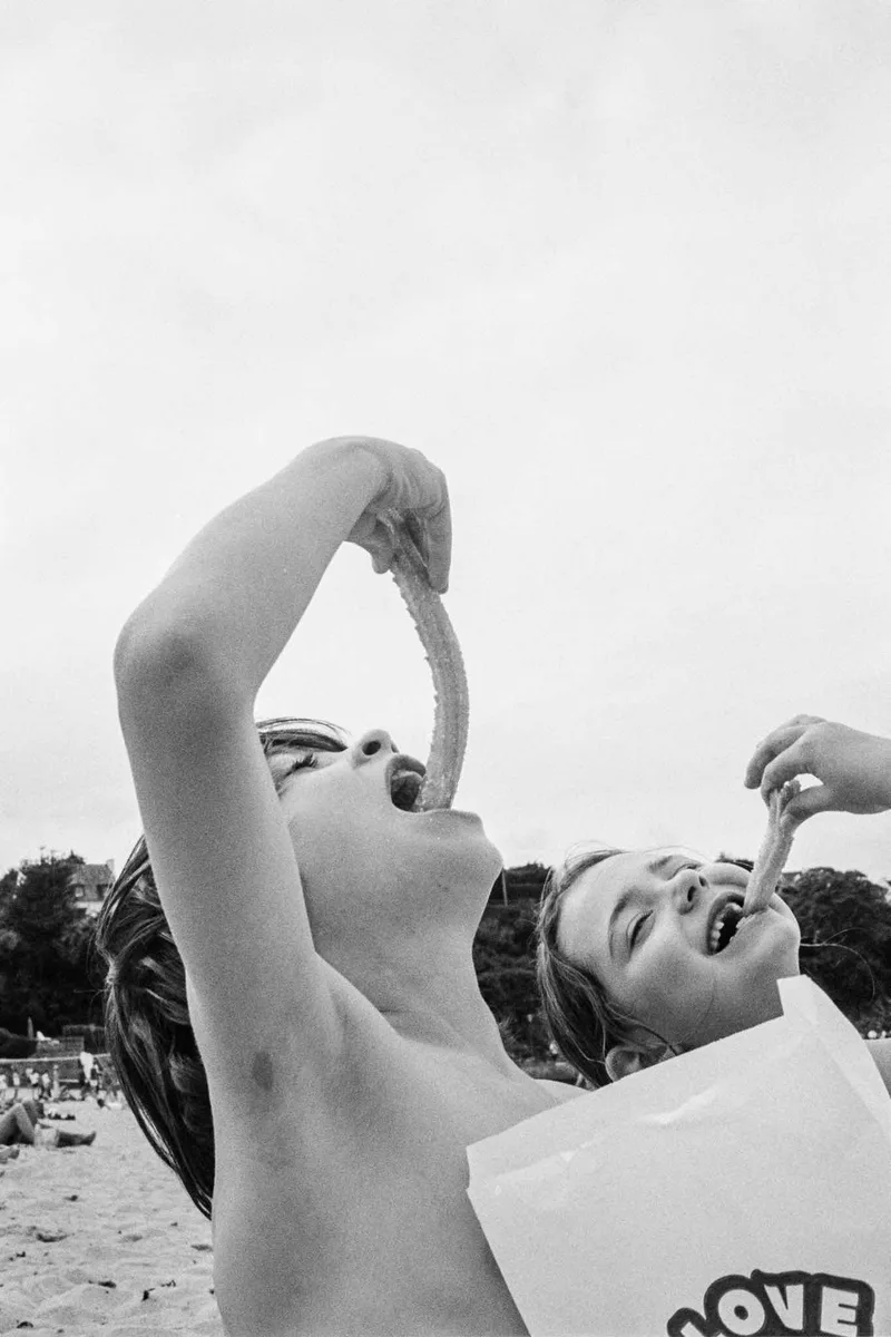 Chourros shot on Kodak Tri-X 400 with a Voigtländer Bessa R2, developed at L'Atelier Argentique, by Analogue Resistance