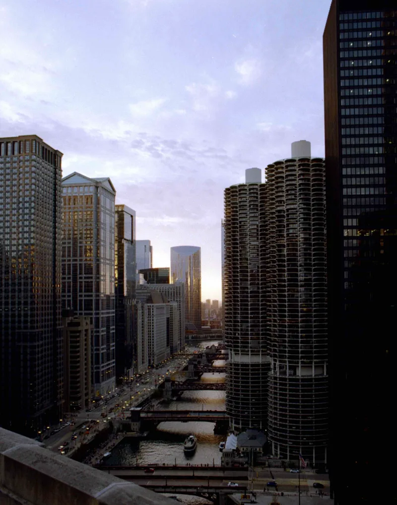 Chicago, IL shot on Kodak Proimage 100 with a Canon 1N, developed at Boréalis Laboratoire Photo Inc, by Marc-André