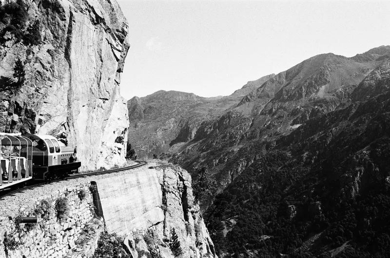 Falling train shot on Kodak Double-X 5222 with a Nikon FM10, developed at L'Atelier Argentique, by Carole