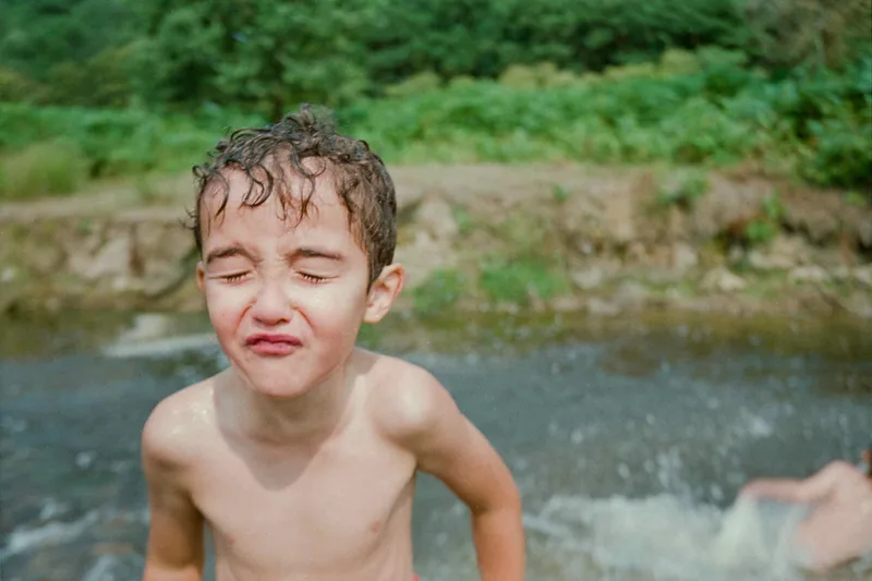 À l’eau ! shot on Fujifilm Superia 200 with a Leica M6, developed at L'Atelier Argentique, by Analogue Resistance