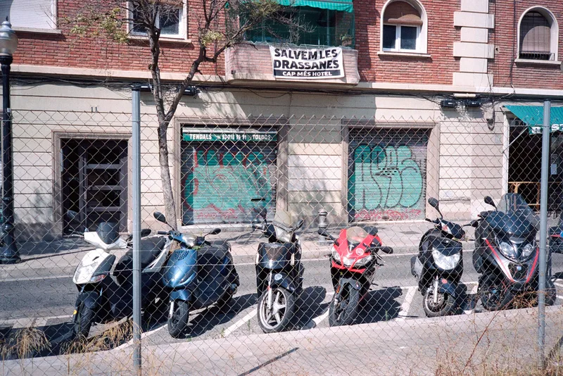 🛵 shot on Kodak Portra 160 with a Nikon L35 AF2, developed at Photo Galerie , by Fautedetime