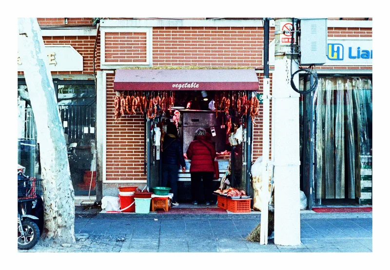 魔都 shot on Alien Film Aeronega 100 with a Minolta XD, developed at Circa Lab, by Verlichtend