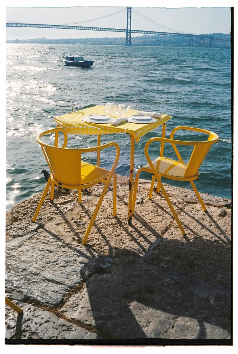 By the river shot on Kodak UltraMax 400 with a Yashica T3, developed at Carmencita Lisboa, by Samuel Ferreira