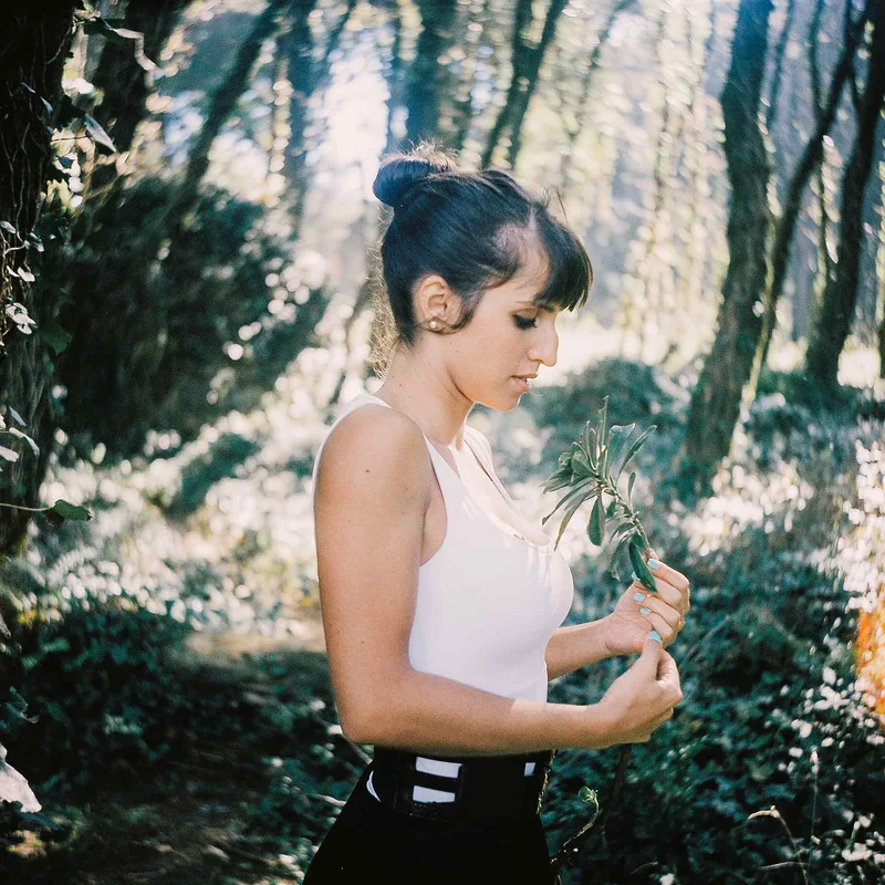 Diana shot on Kodak Portra 400 with a Zeiss Ikon Ikonta 521/16, by Rodrigo Vargas