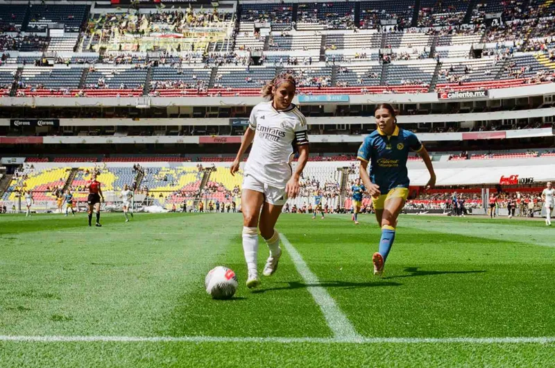 Club América vs. Real Madrid 🎞️ shot on Kodak Gold 200 with a Pentax Spotmatic, developed at Foto Hércules, by Andrea Ibarra