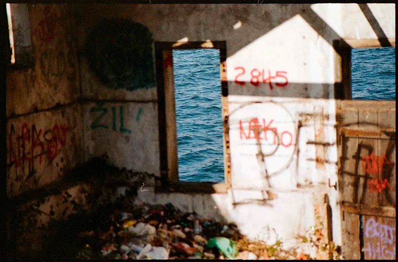 The other side of desolation shot on Kodak Gold 200 with a Canon 300x, developed at Xano Lab, by Lixo Generico