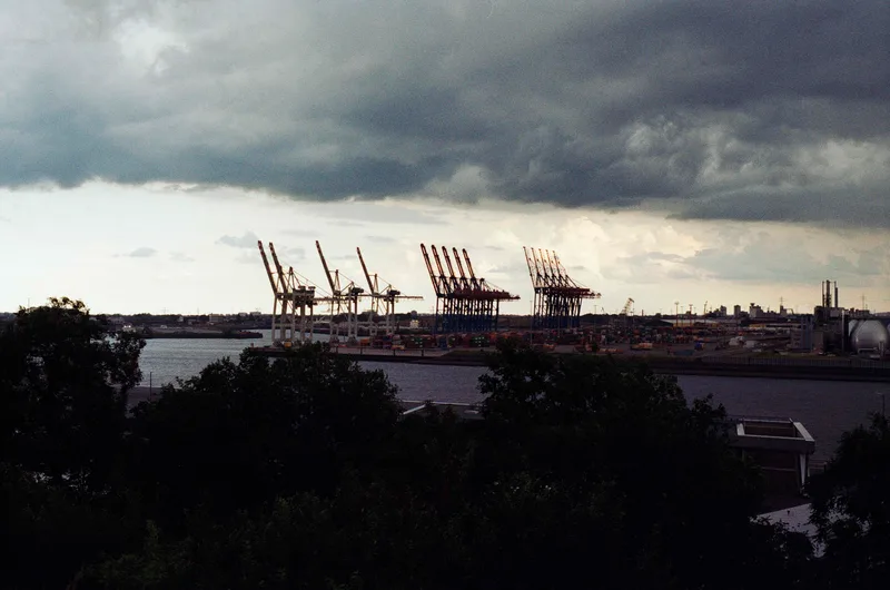 Film photo shot on Kodak Gold 200 with a Minolta X-700, developed at Rossmann, by Fab