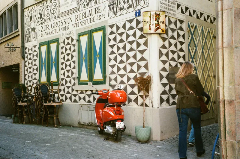 Film photo shot on Fujifilm Superia X-TRA 400 with a Pentax IQZoom 700, by Katerina