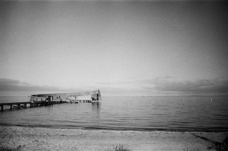 So good Søbad shot on Foma Fomapan 200 Creative with a Praktica LTL, developed at FotoSkoda, by Architec