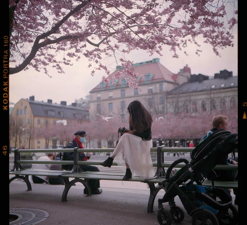 Girl with a camera shot on Kodak Portra 160 with a Rolleicord Vb, developed at Home / Self-Developed, by Andreas Wirstam