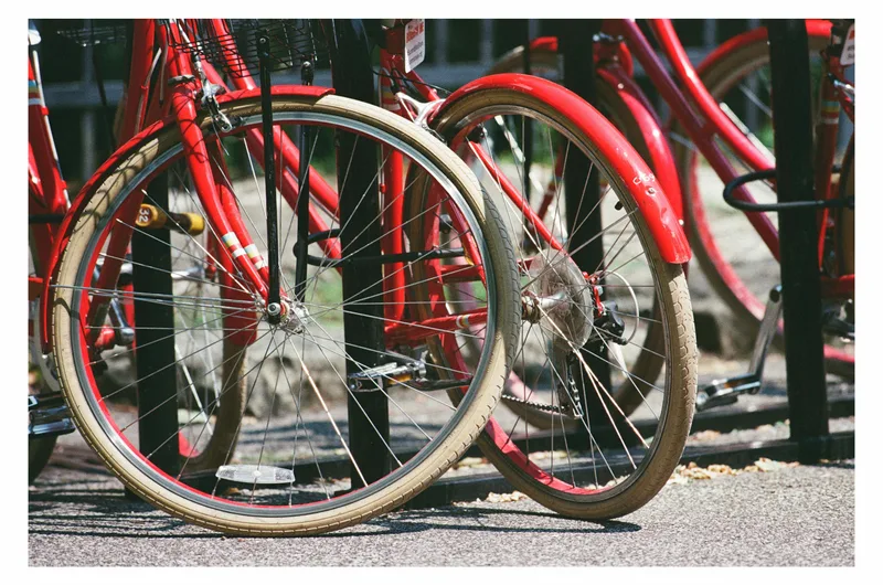 Bikes shot on Kodak UltraMax 400 with a Minolta Dynax 7000i, by KeiFresh